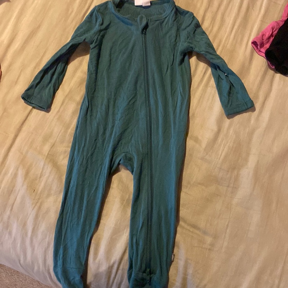 Kyte baby one piece that has zipper closure